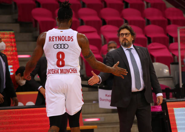 并预计缺席 并预计缺席