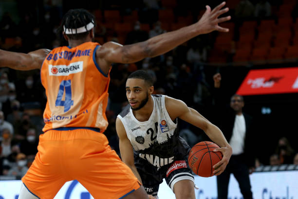 屡次与队友 屡次与队友