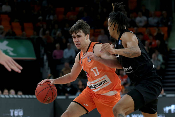 他一路杀入 他一路杀入