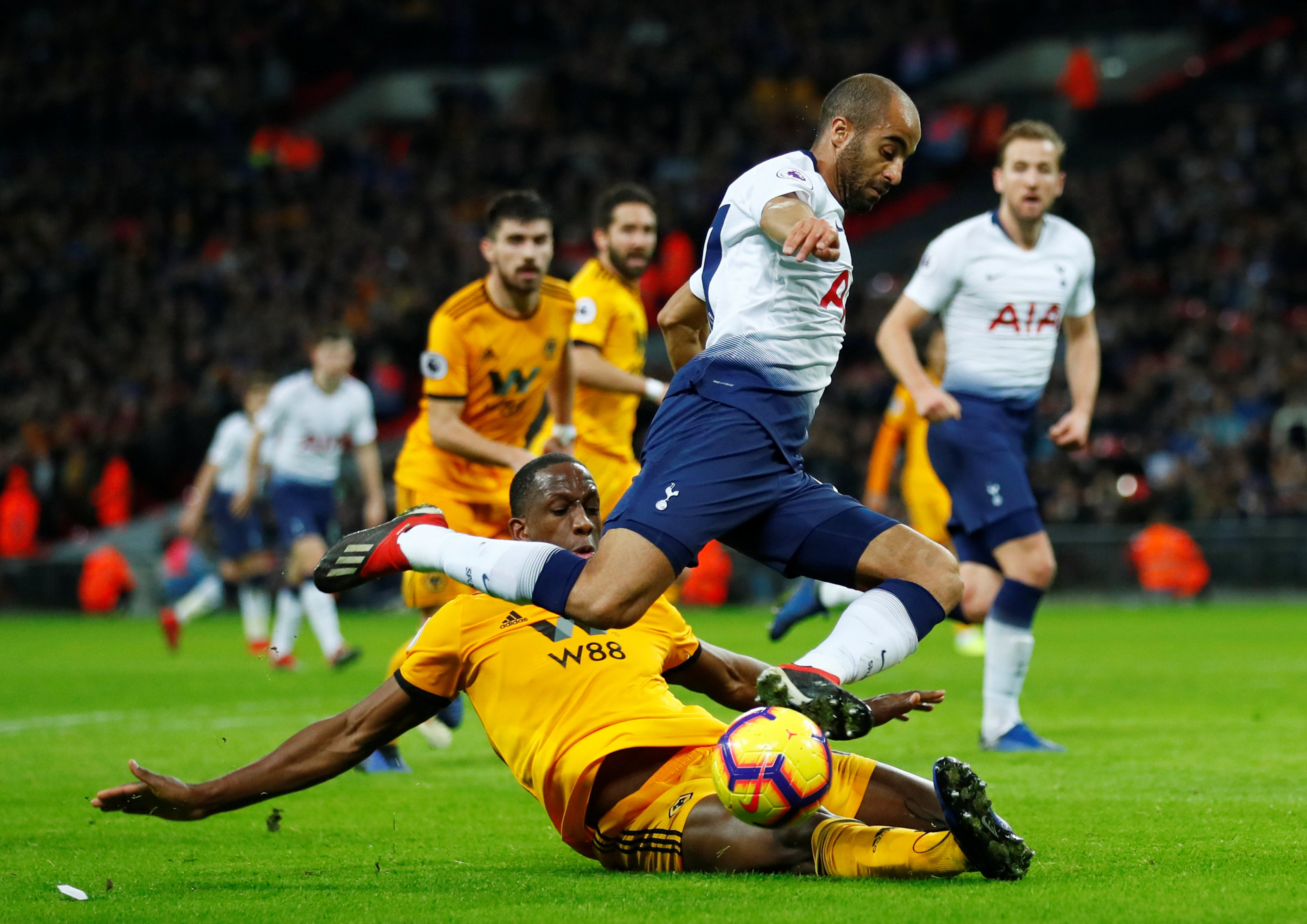 中所展现出 中所展现出